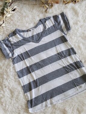 GAP Women's Short Sleeve Striped Tee in Gray and White XSmall